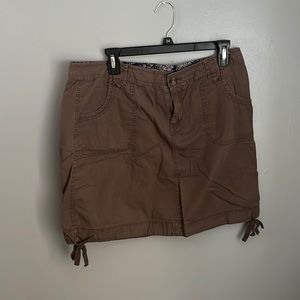 Cargo skirt with ties on side